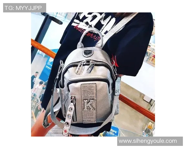 时尚潮流女款足球星背包搭配指南,展现个性与运动风情 时尚潮流女款足球星背包搭配指南,展现个性与运动风情