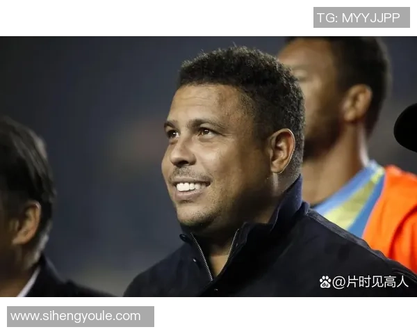 《全球足坛风云人物大揭秘球星背后的故事与传奇时刻》