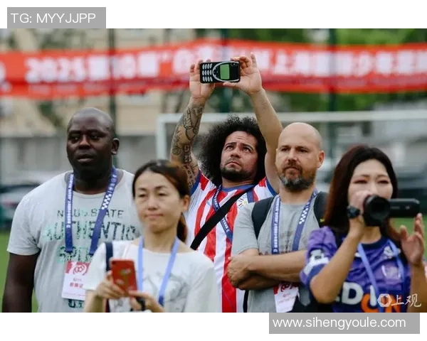 亚洲足球巨星风采绽放展现多元文化魅力的球场传奇